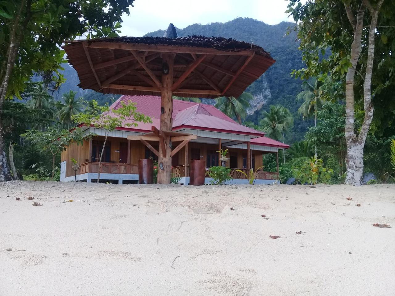 Nusa Nalan Beach Resort Rumah Olat ภายนอก รูปภาพ