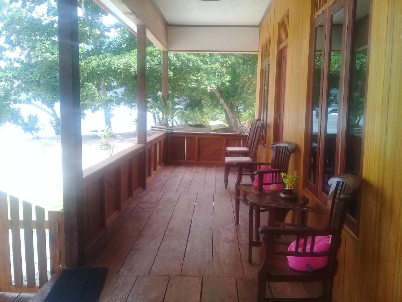 Nusa Nalan Beach Resort Rumah Olat ภายนอก รูปภาพ